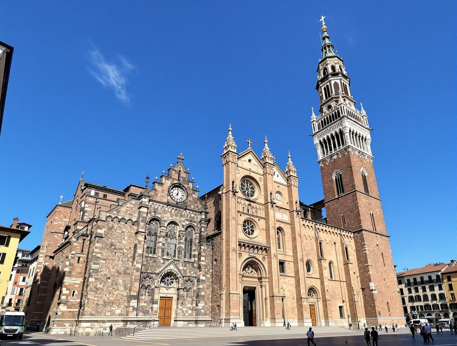 Modena, Emilia-Romagna, Italien, med den romansk-gotiska katedralen och Ghirlandina-tornet på Piazza Grande