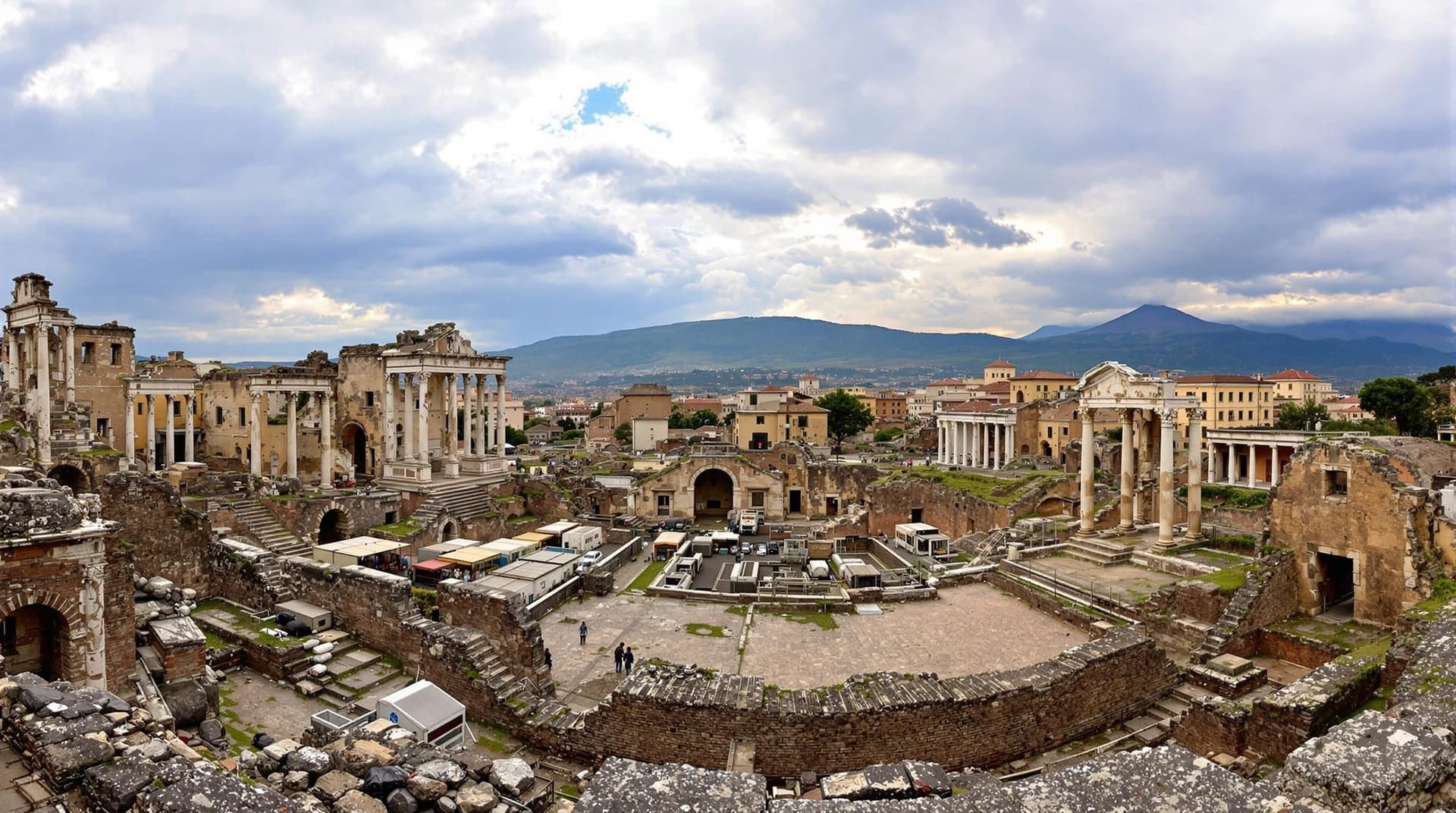 Panoramautsikt över de välbevarade ruinerna i Herculaneum med Vesuvius i bakgrunden