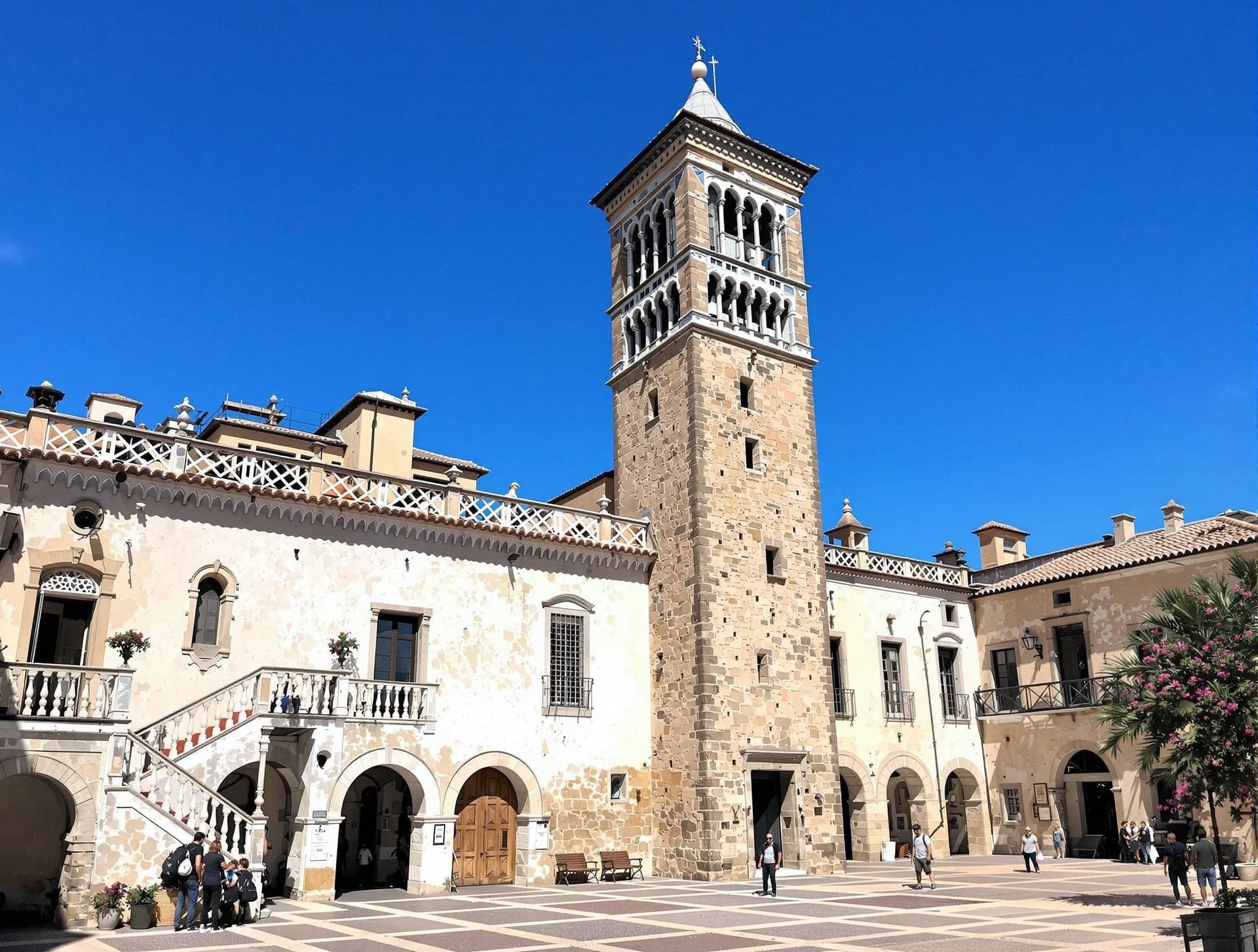 Palazzo Corvaja i Taormina, Sicilien, en av stadens äldsta byggnader med en blandning av arabisk och normandisk arkitektur